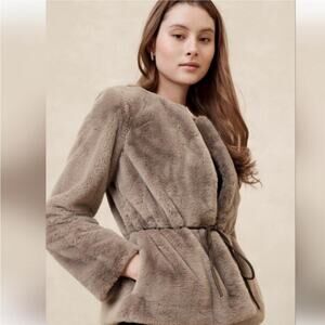 Banana Republic grey faux fur waist tie coat. Size small